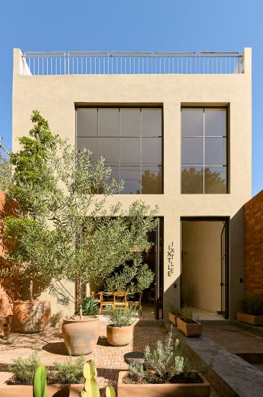 Liliana Barraza - Creative Product Photography